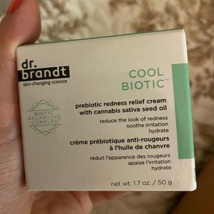 Prebiotic redness relief cream